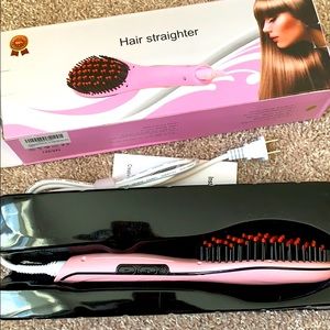 NWT in Box - Hair straightener brush